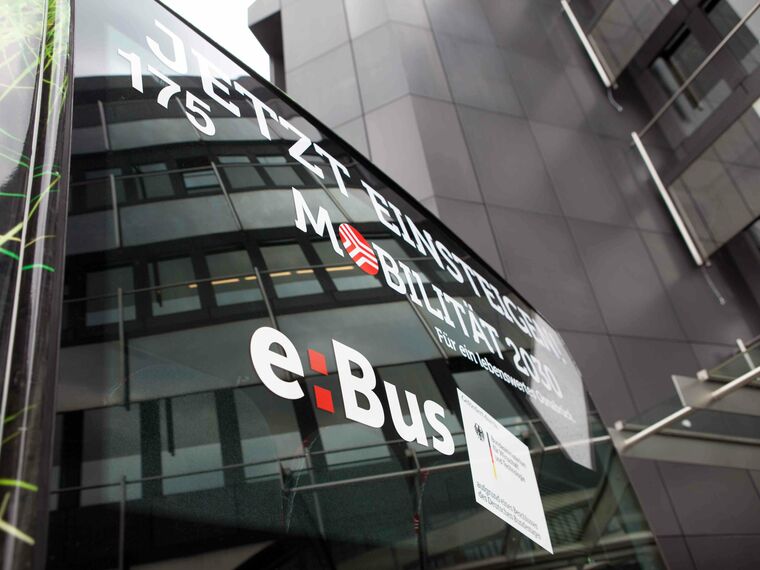 e-Bus Mit unseren Forschungspartnern arbeiten wir an geförderten Projekten.